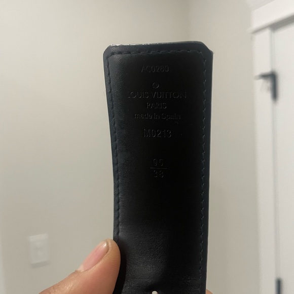 LV Initiales reversible belt - Picture 5 of 8